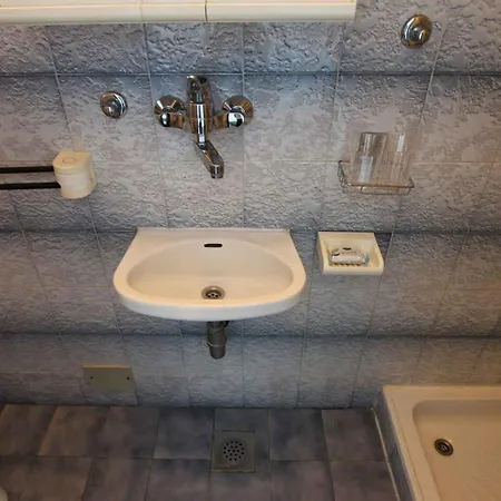 Apartment Miro 1 In Malinska - Insel Krk 14418 Apartman Malinska